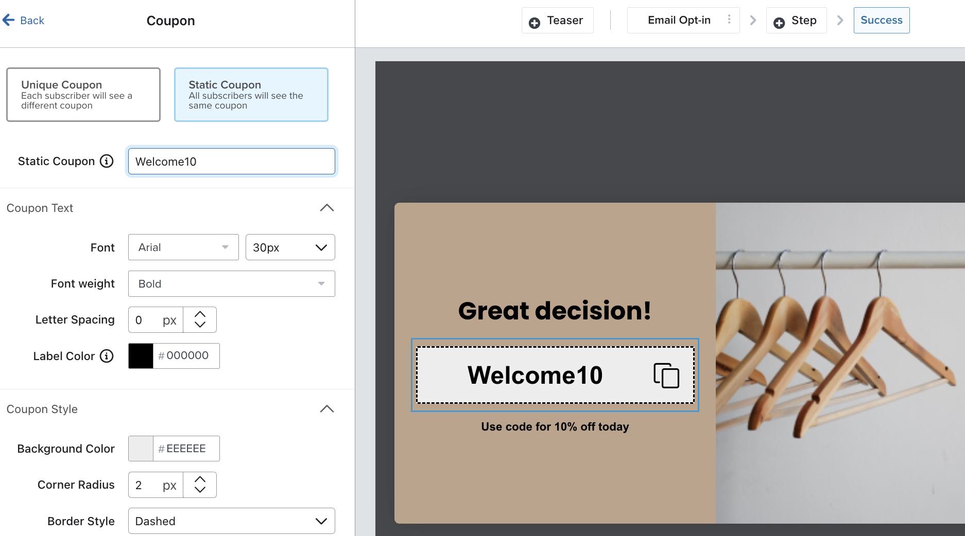 O menu cupom no formulário de registro builder mostra um cupom estático selecionado e seu nome digitado na caixa de texto