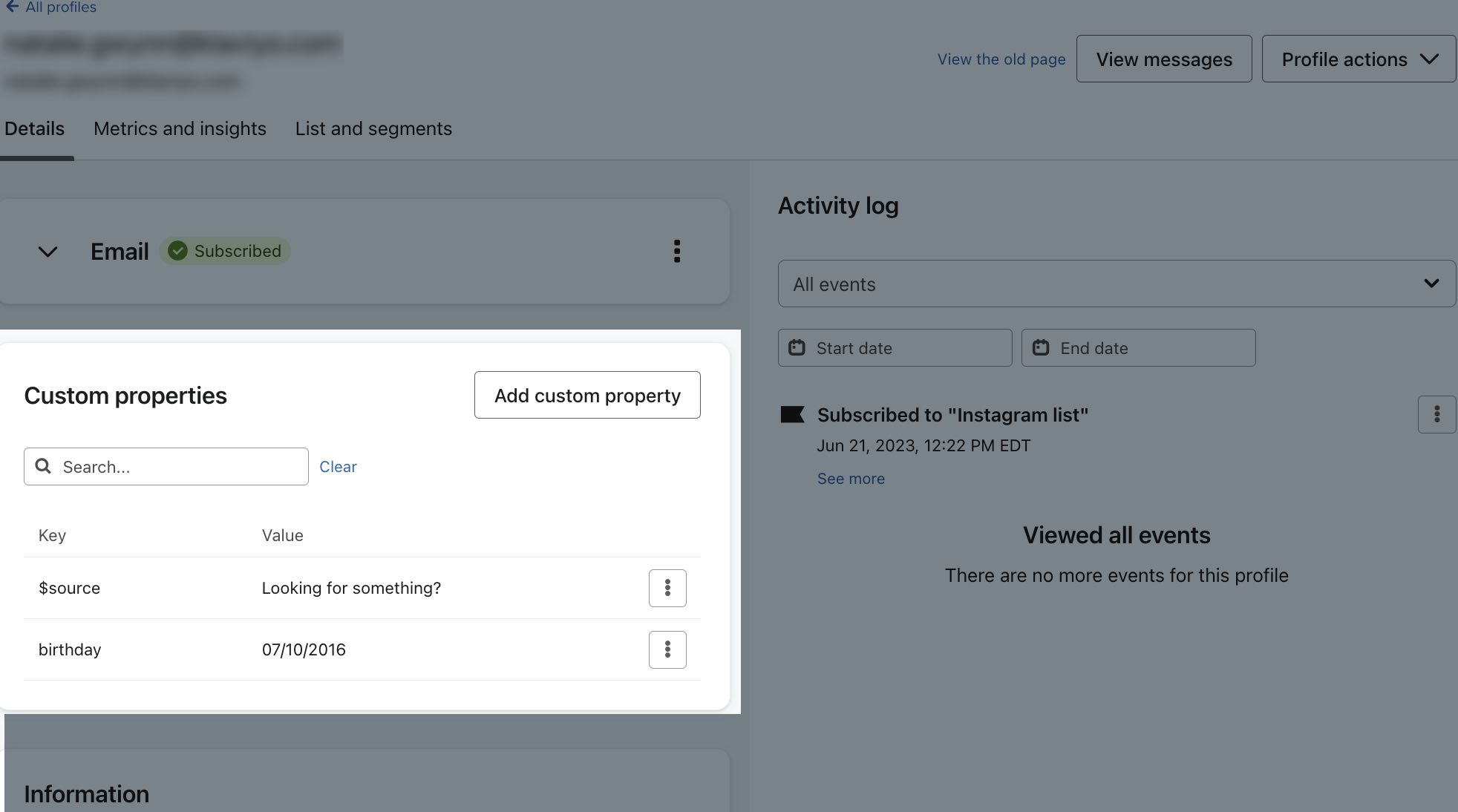 Sekcja właściwości niestandardowych podświetlona na indywidualnej stronie profilu.