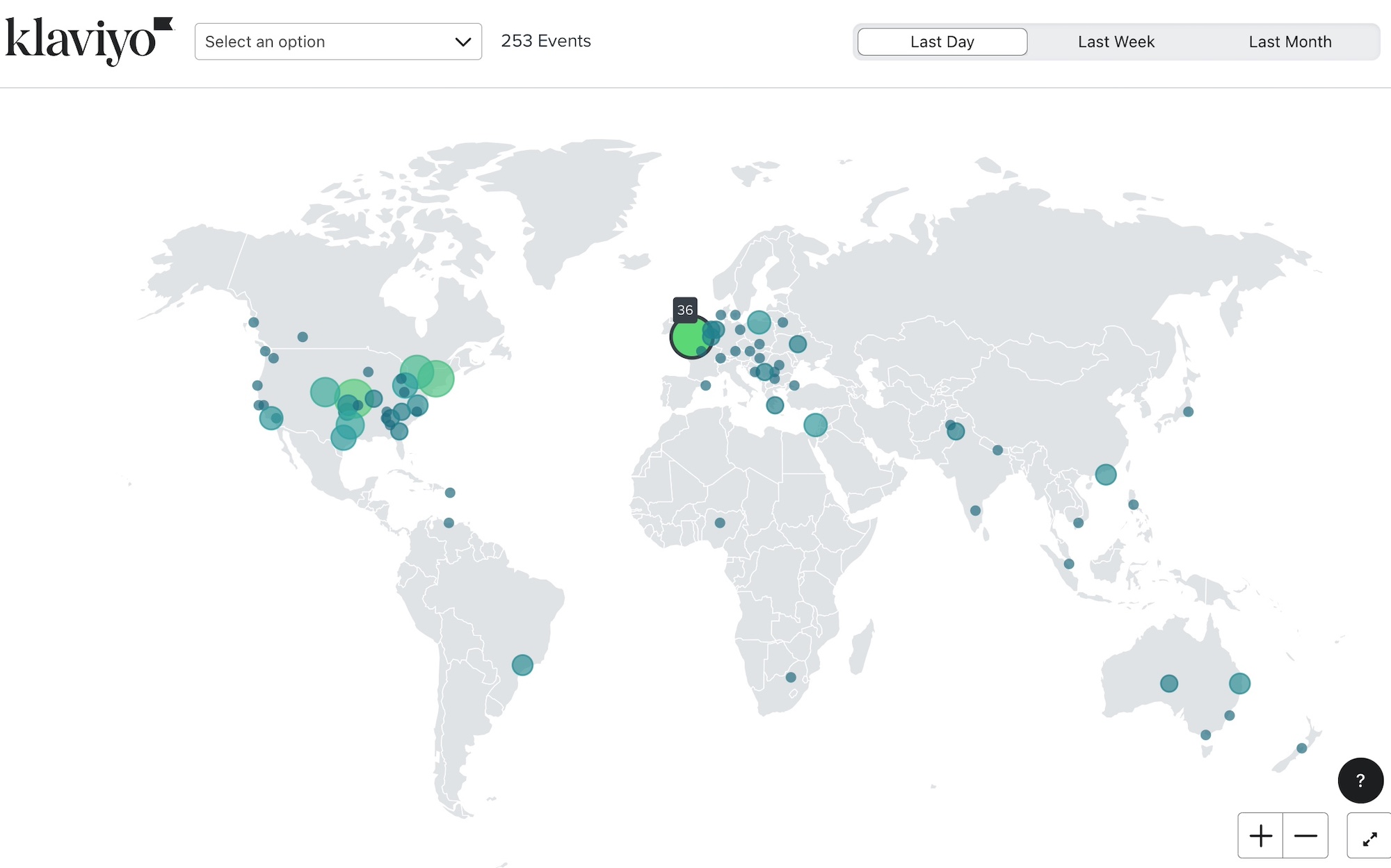 På sidan Activity Map visas en världskarta med cirklar som visar antalet öppningar per område, och muspekaren hölls över 36 öppningar i Europa.