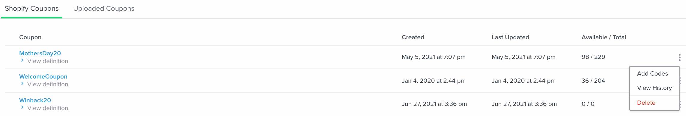 Het dropdownmenu uiterst rechts waarin Codes toevoegen is geselecteerd.