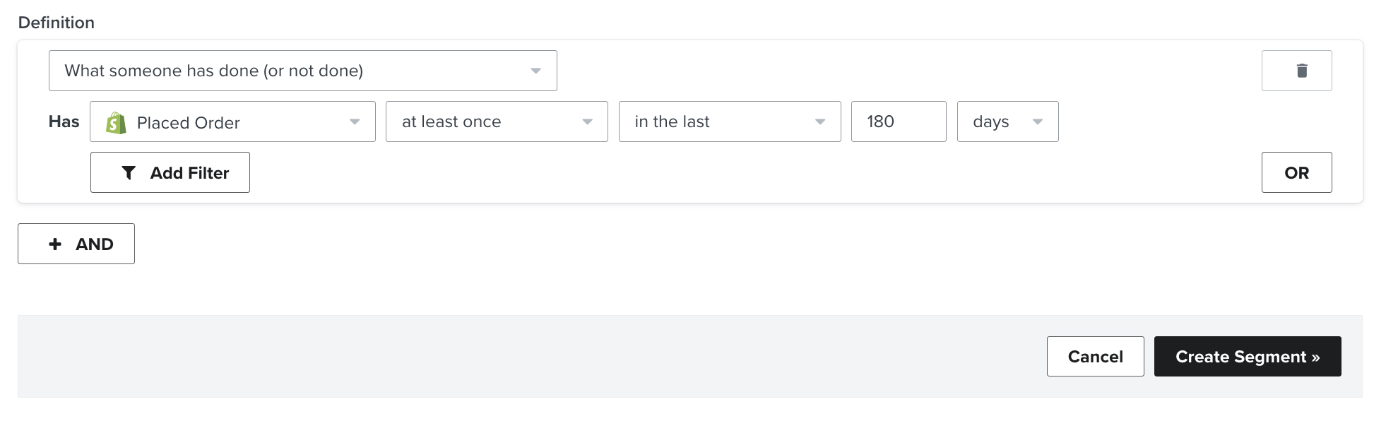 Se crea un nuevo segmento con la definición establecida para incluir a los que han comprado en los últimos 180 días.