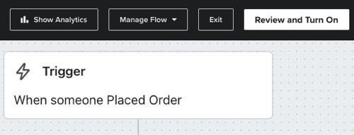 El botón Actualizar estados de acción que se encuentra en la esquina superior derecha del editor de flujos